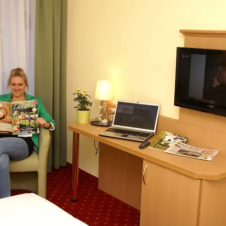 Отель Komforthotel & Restaurant Riemann Бад-Лаутерберг