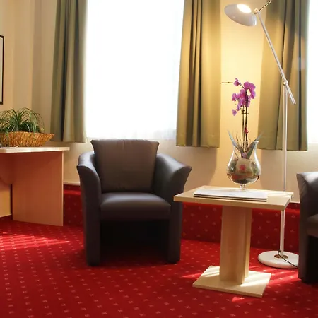 Отель Komforthotel & Restaurant Riemann 3*